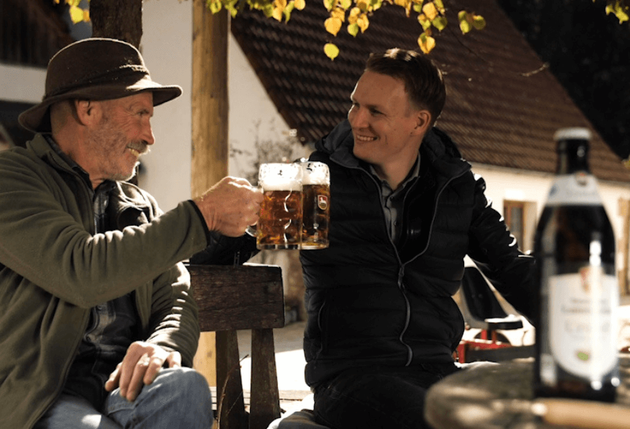 biobier.de Contentseite Landwirte Header Samberger Anstoßen 900x612